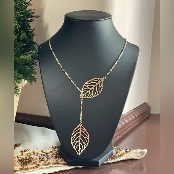 Jewelry - Gold Leaf Pendant Necklace